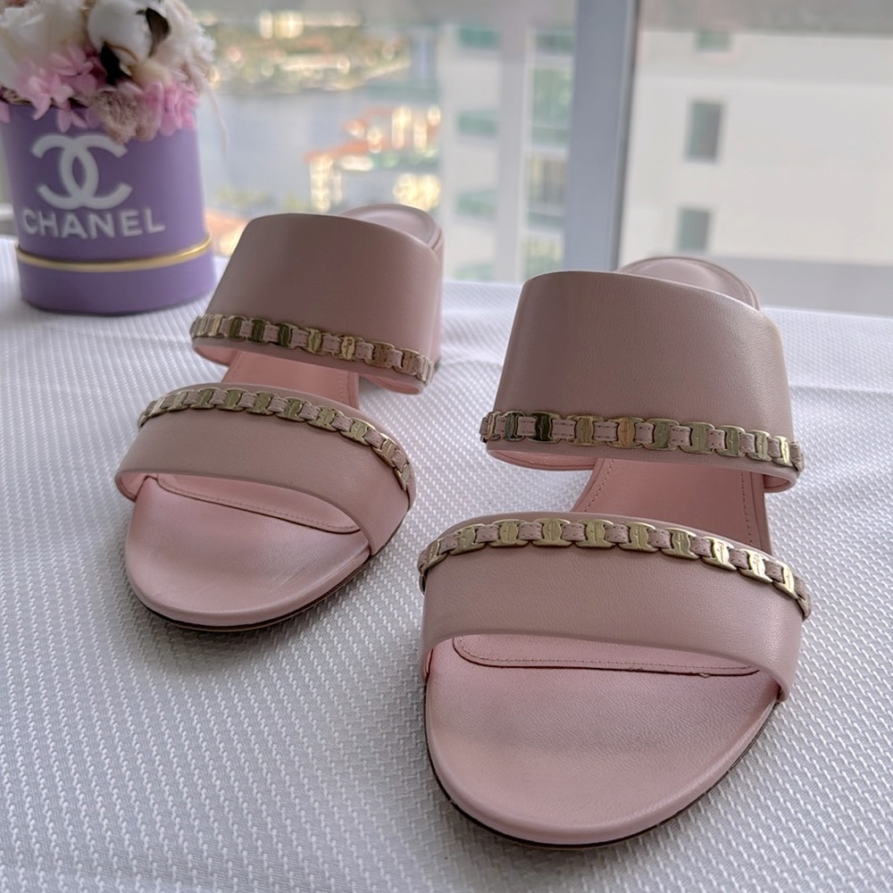 Salvatore ferragamo sandals light pink and gold hardware size 9.5